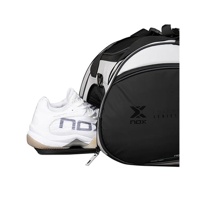 حقيبة مضرب البادل Nox Luxury Master Series باللونين الأبيض والأسود